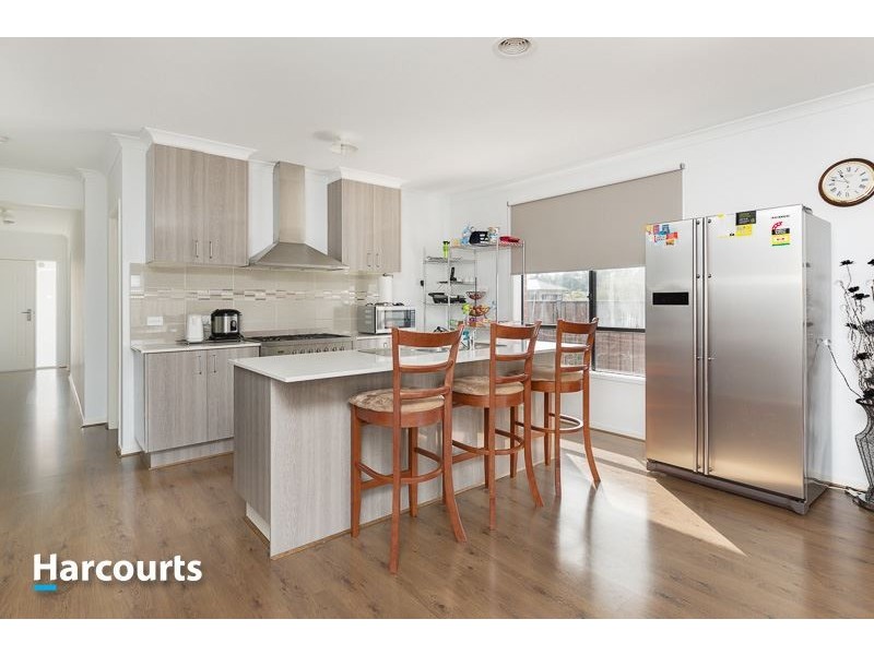 8 Amesbury Way, Clyde North VIC 3978