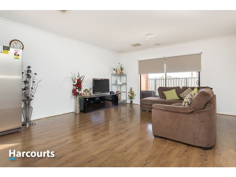 8 Amesbury Way, Clyde North VIC 3978