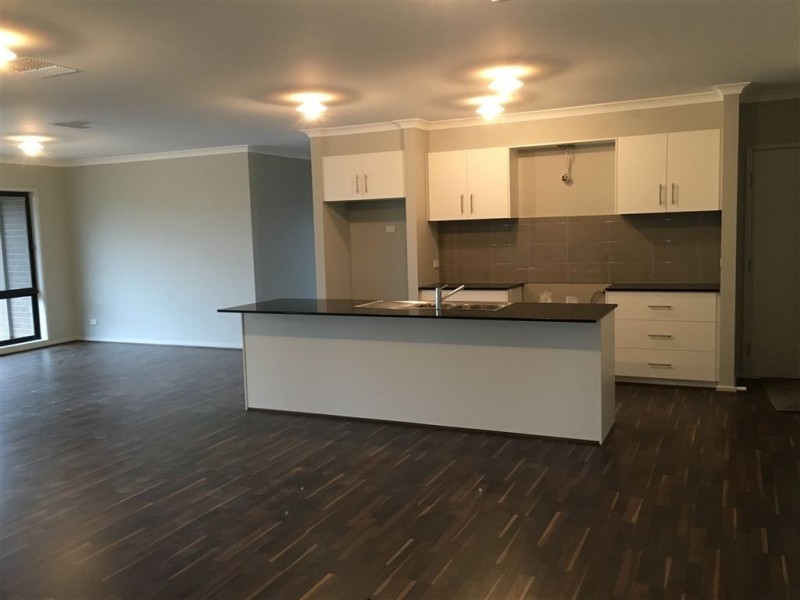 39 Lemongrove Place, Berwick VIC 3806