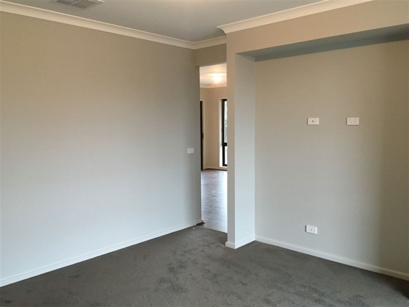 39 Lemongrove Place, Berwick VIC 3806