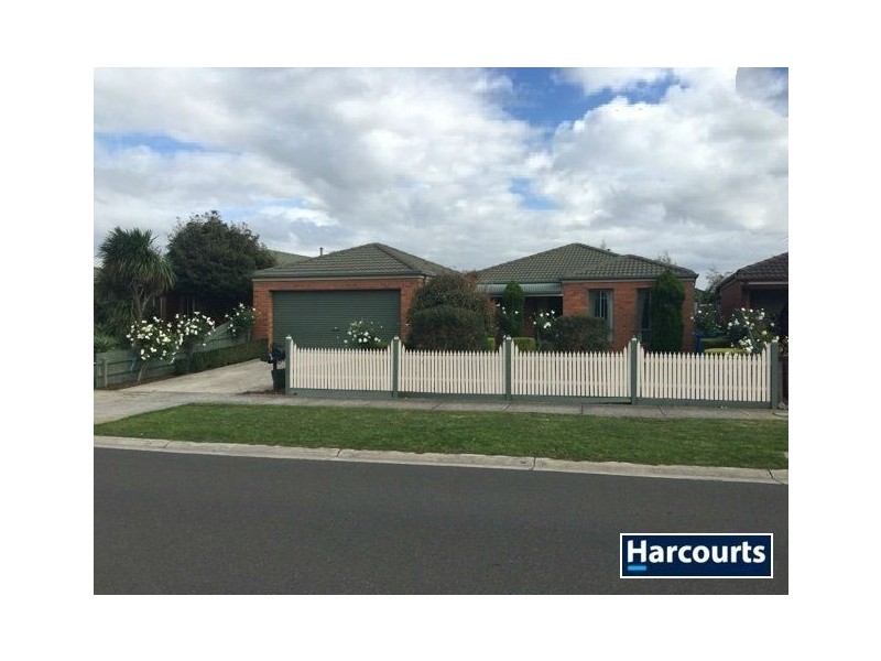 15 Glenn Erin Way, Berwick VIC 3806