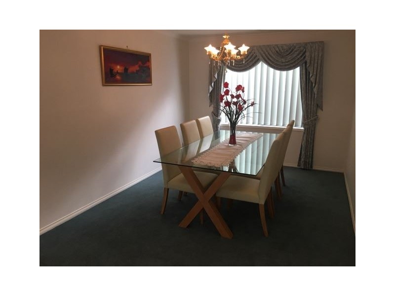 15 Glenn Erin Way, Berwick VIC 3806