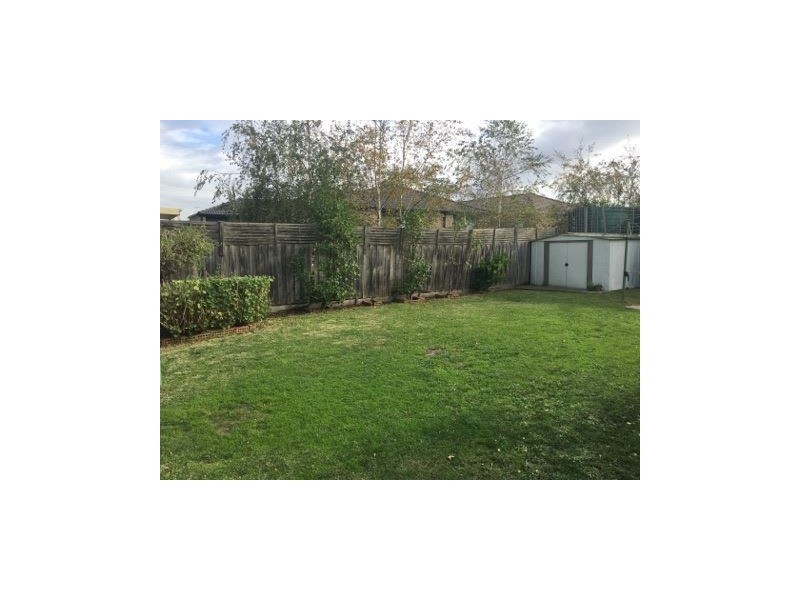 15 Glenn Erin Way, Berwick VIC 3806