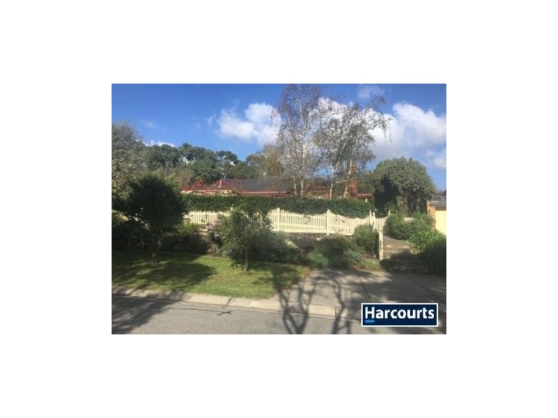 5 Adelong Court, Berwick VIC 3806