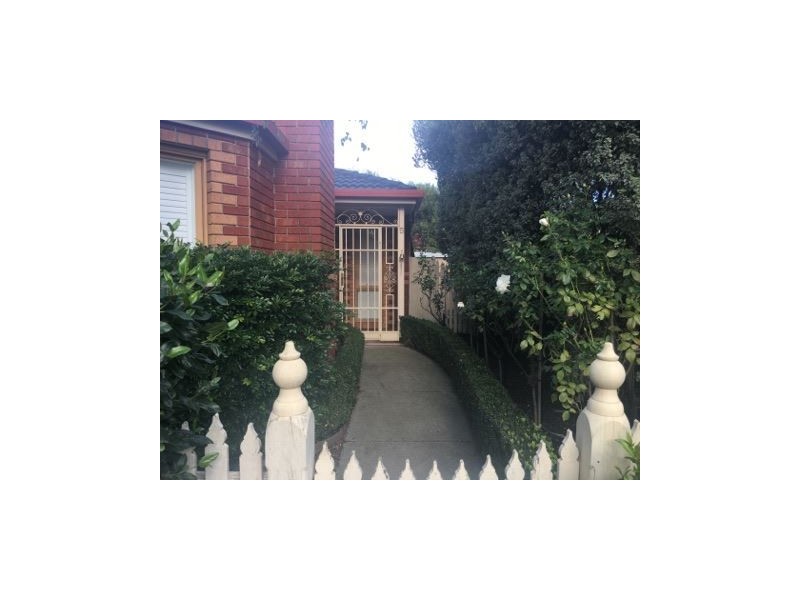 5 Adelong Court, Berwick VIC 3806