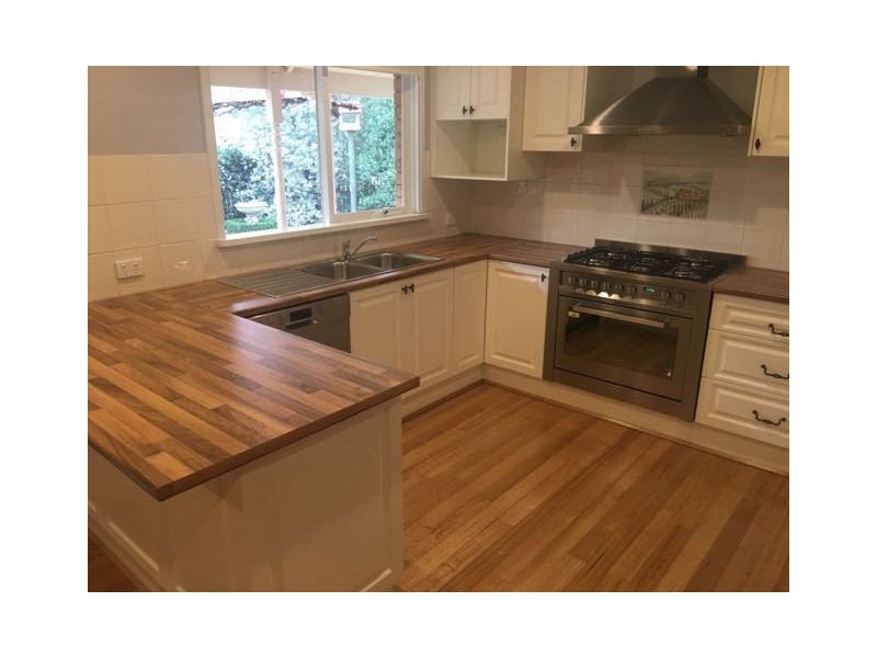 5 Adelong Court, Berwick VIC 3806