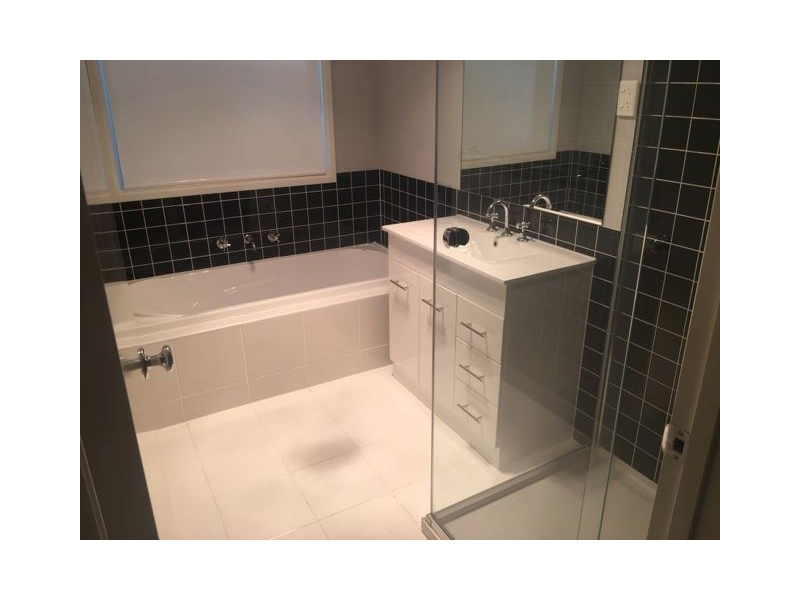 5 Adelong Court, Berwick VIC 3806