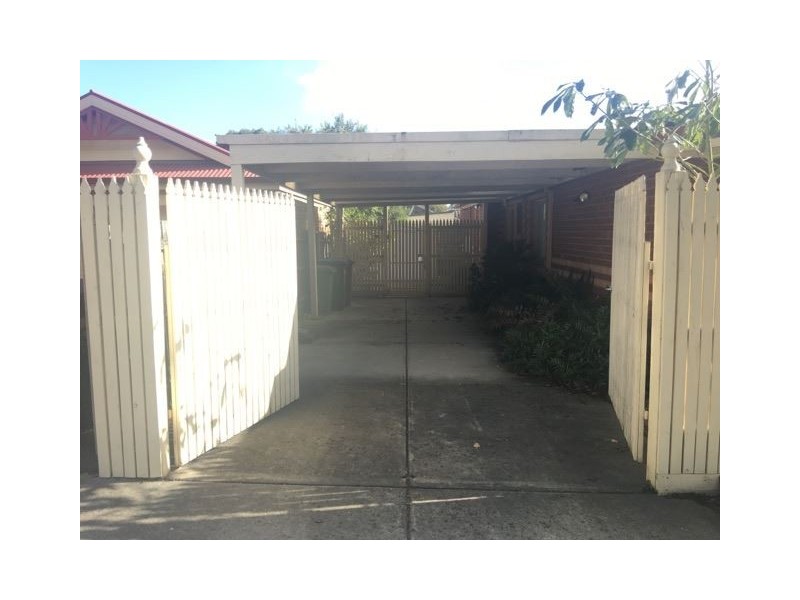 5 Adelong Court, Berwick VIC 3806