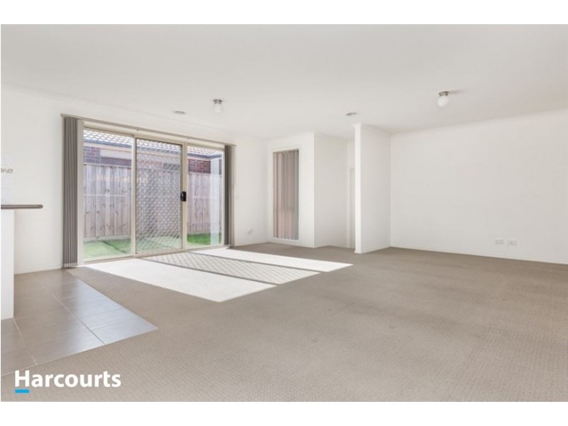 26 Hawkeseye Way, Cranbourne East VIC 3977