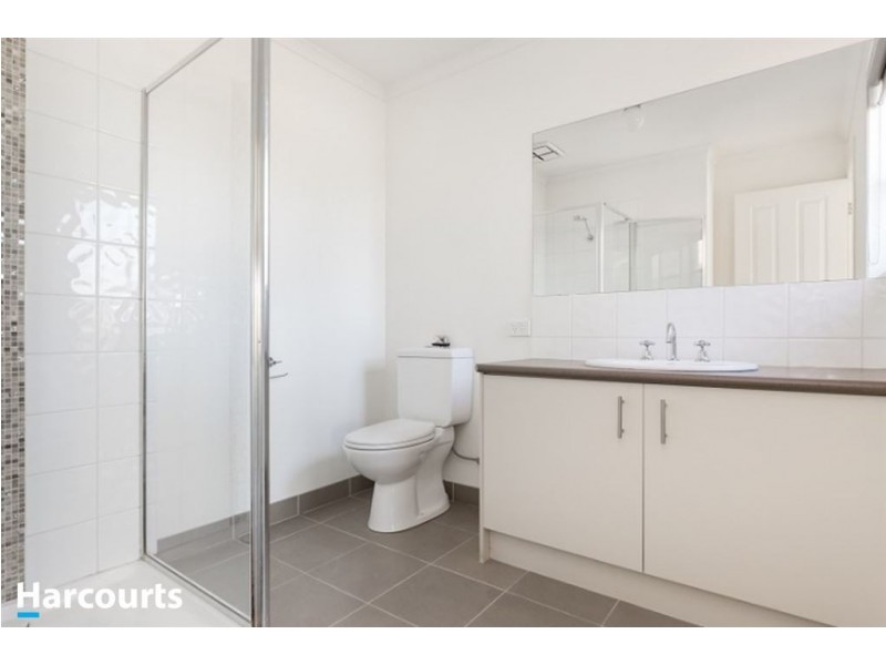 26 Hawkeseye Way, Cranbourne East VIC 3977