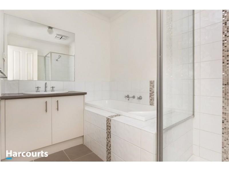 26 Hawkeseye Way, Cranbourne East VIC 3977