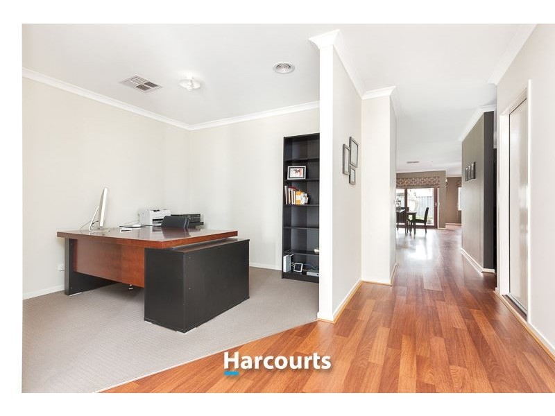 14 Peregrine Street, Cranbourne North VIC 3977