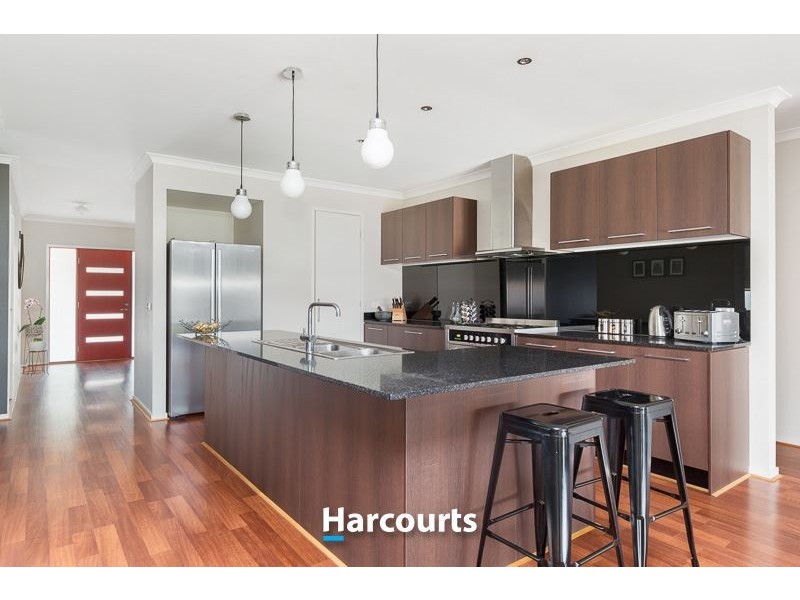 14 Peregrine Street, Cranbourne North VIC 3977