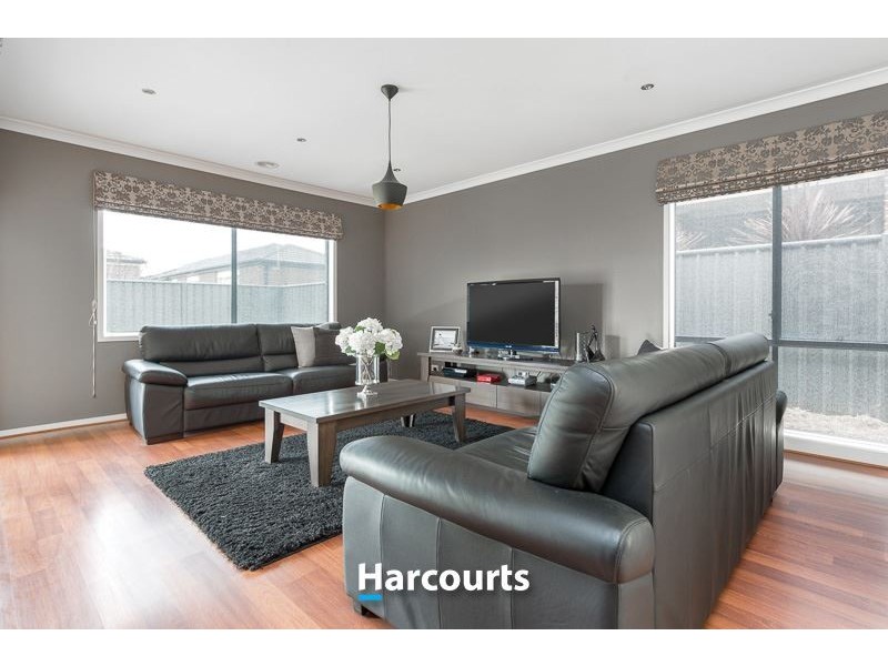 14 Peregrine Street, Cranbourne North VIC 3977