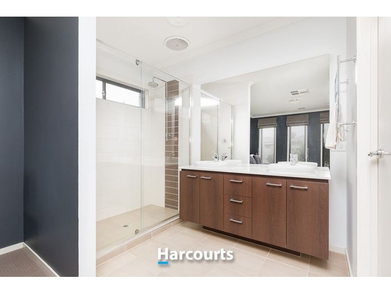 14 Peregrine Street, Cranbourne North VIC 3977