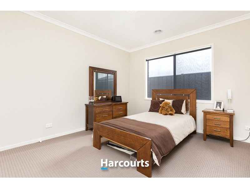 14 Peregrine Street, Cranbourne North VIC 3977