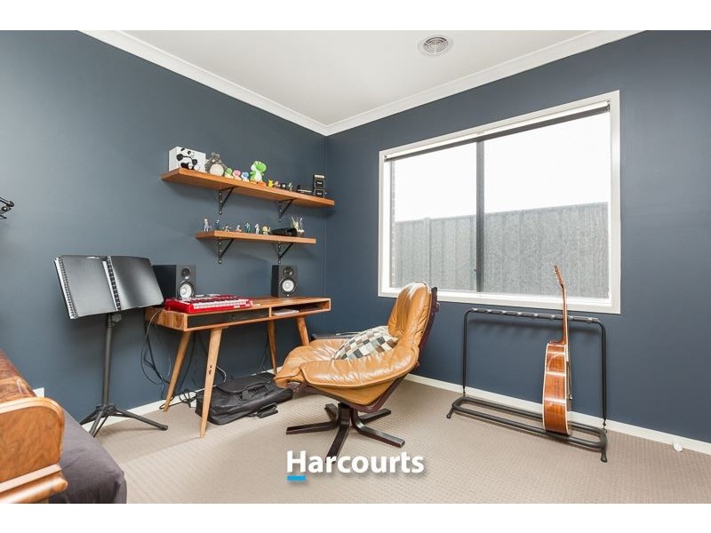 14 Peregrine Street, Cranbourne North VIC 3977