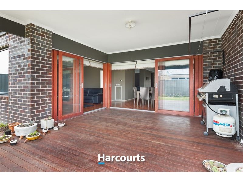 14 Peregrine Street, Cranbourne North VIC 3977