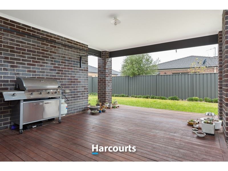 14 Peregrine Street, Cranbourne North VIC 3977
