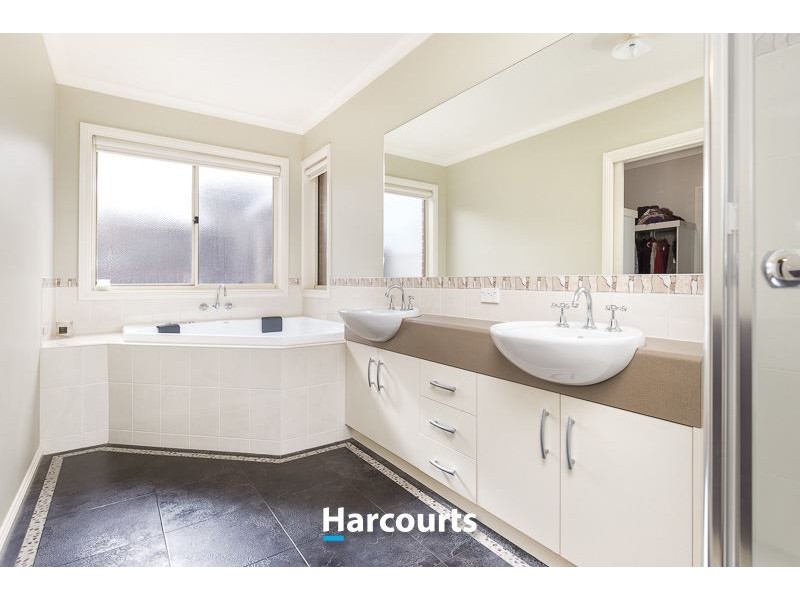 13 Misty Close, Berwick VIC 3806