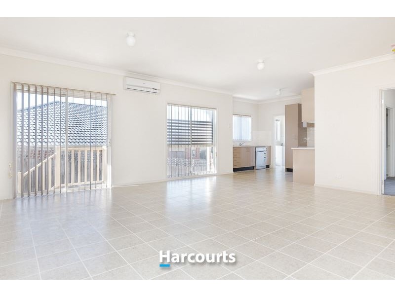 2/33 Portchester Blvd, Beaconsfield VIC 3807