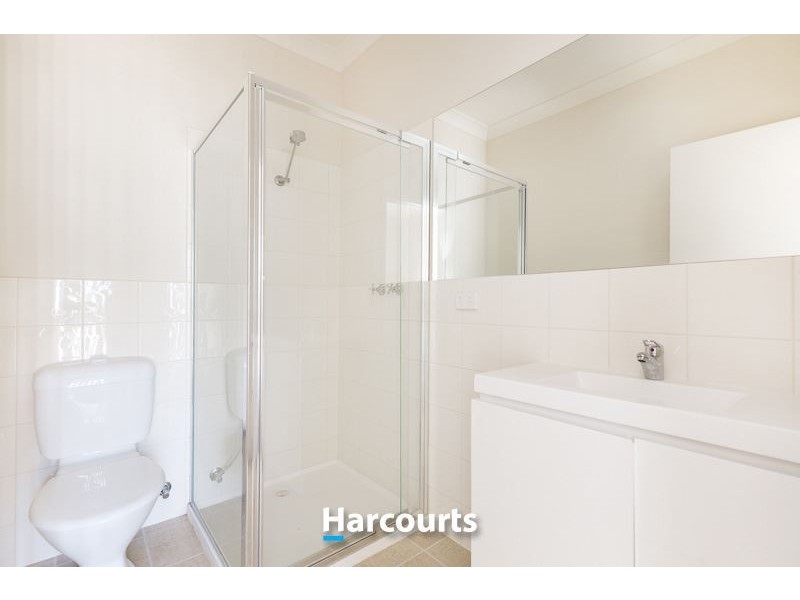 2/33 Portchester Blvd, Beaconsfield VIC 3807