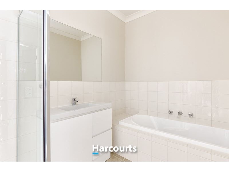 2/33 Portchester Blvd, Beaconsfield VIC 3807