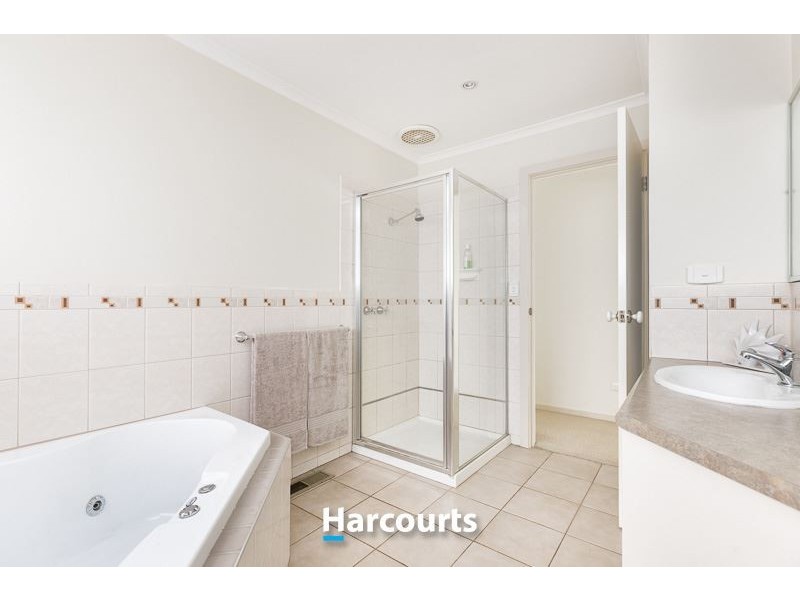 14 Outlook Drive, Berwick VIC 3806