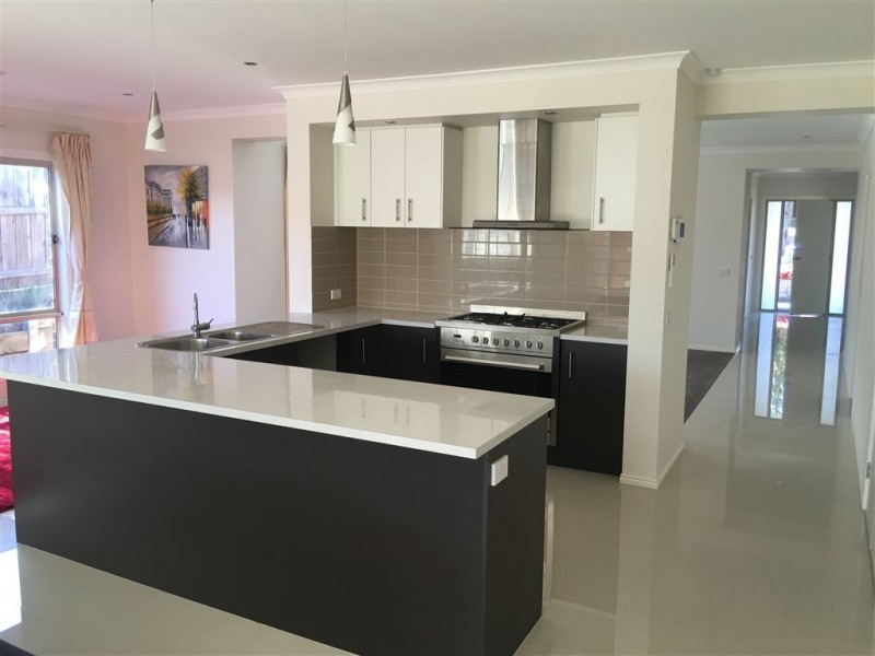 43 Riviera Drive, Berwick VIC 3806