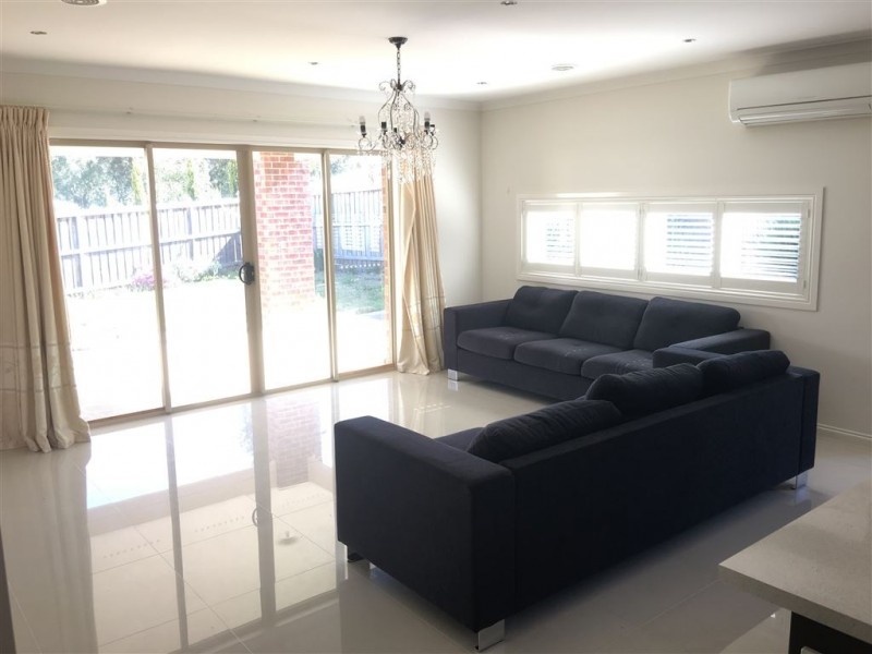 43 Riviera Drive, Berwick VIC 3806