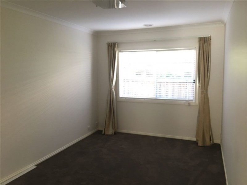 43 Riviera Drive, Berwick VIC 3806