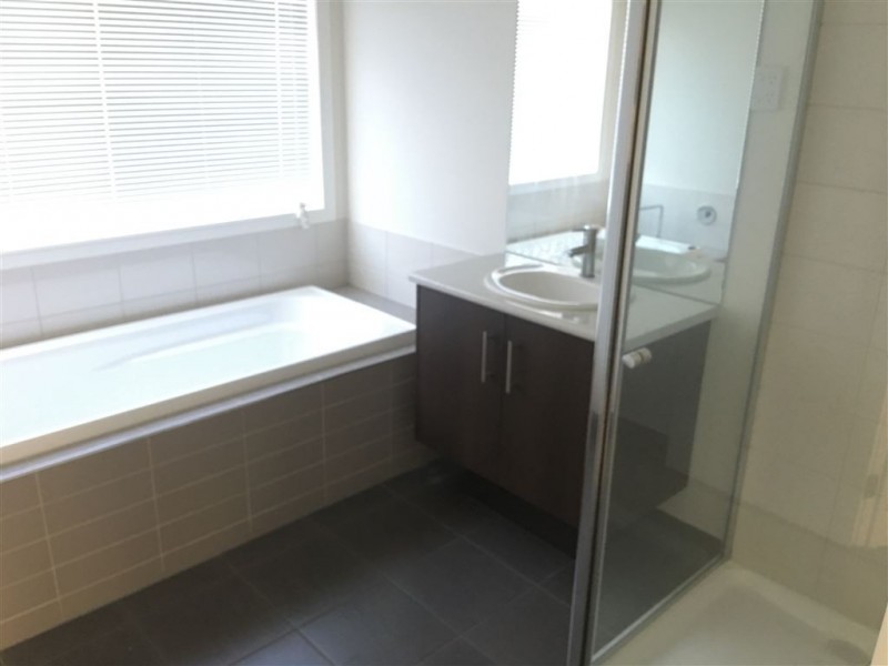 43 Riviera Drive, Berwick VIC 3806