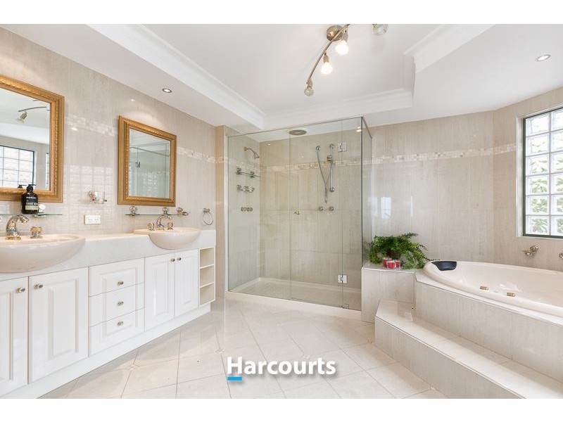 47 Lawrence Drive, Berwick VIC 3806