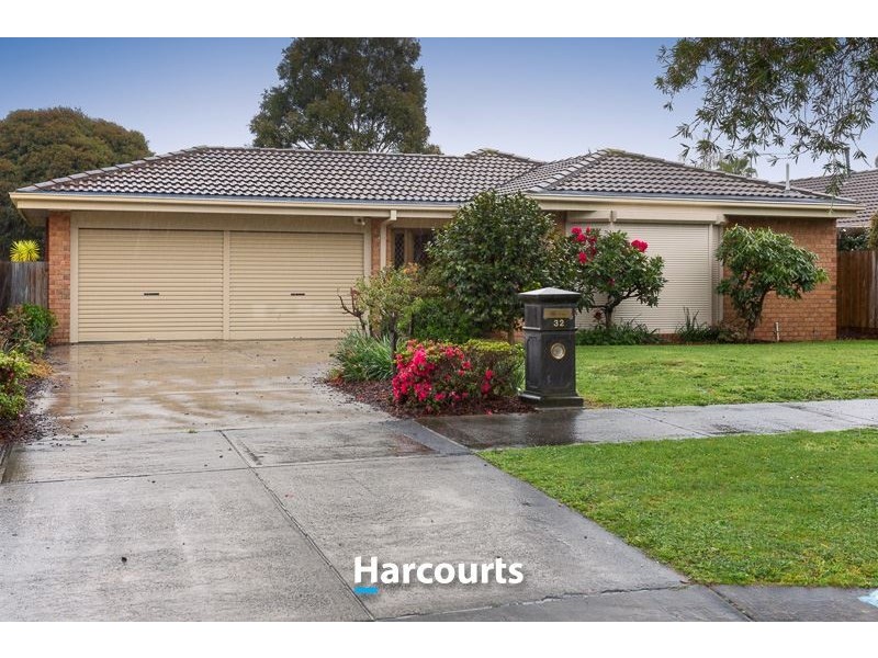 32 St Boswells Avenue, Berwick VIC 3806