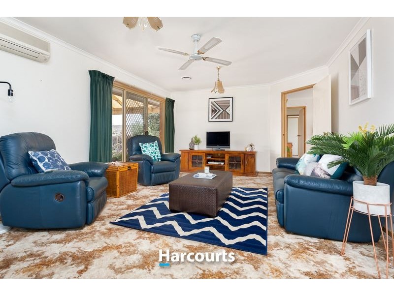 32 St Boswells Avenue, Berwick VIC 3806