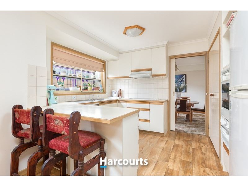 32 St Boswells Avenue, Berwick VIC 3806