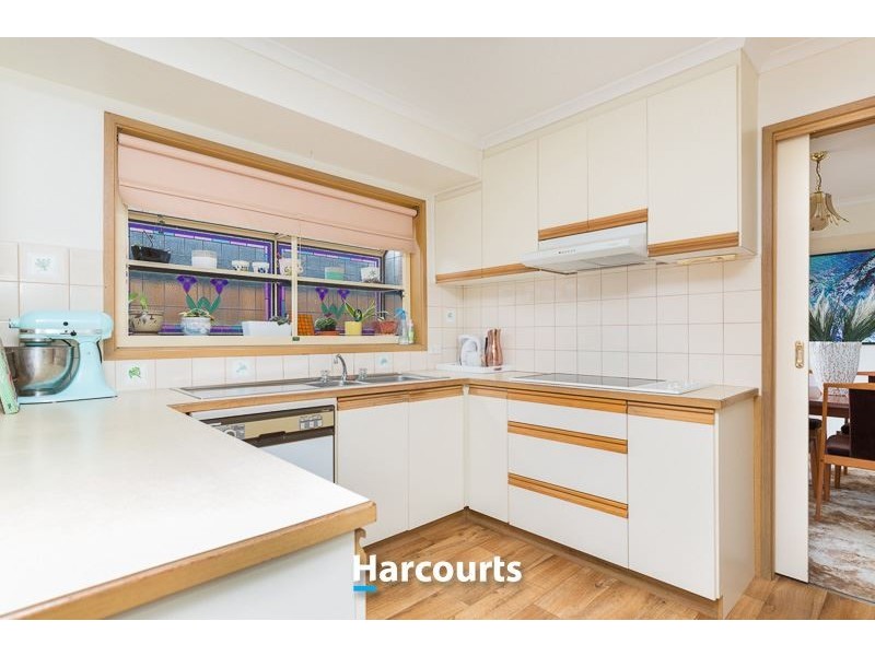 32 St Boswells Avenue, Berwick VIC 3806