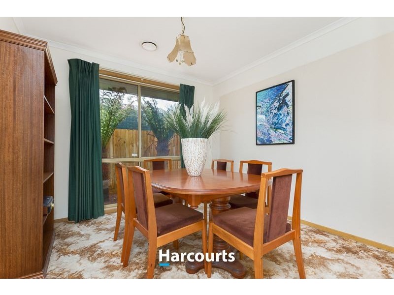 32 St Boswells Avenue, Berwick VIC 3806