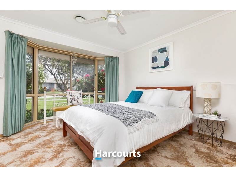 32 St Boswells Avenue, Berwick VIC 3806