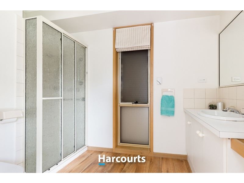 32 St Boswells Avenue, Berwick VIC 3806