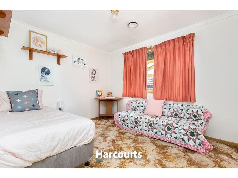 32 St Boswells Avenue, Berwick VIC 3806