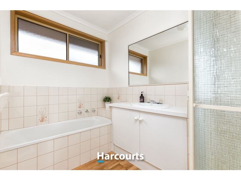 32 St Boswells Avenue, Berwick VIC 3806