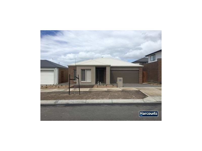 11 Sikes Road, Clyde North VIC 3978