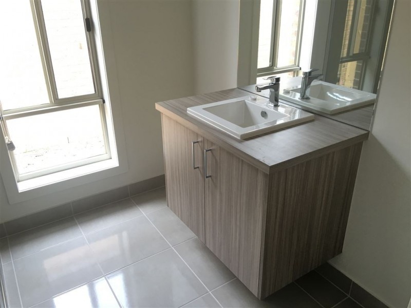 11 Sikes Road, Clyde North VIC 3978