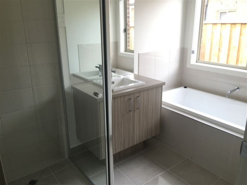 11 Sikes Road, Clyde North VIC 3978