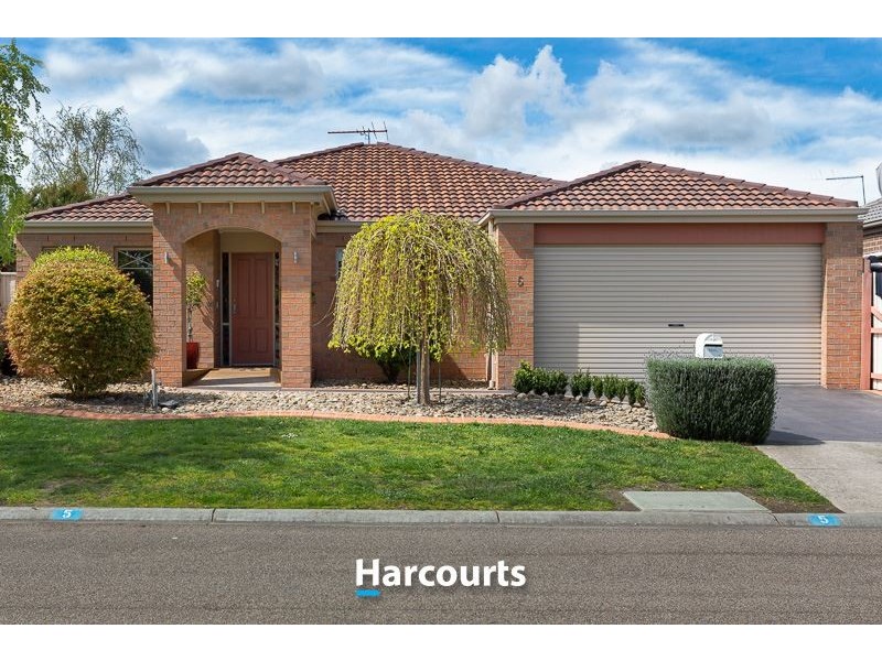 5 Ernest Crescent, Narre Warren South VIC 3805