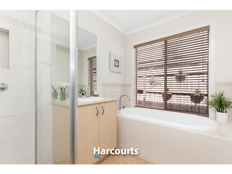 5 Ernest Crescent, Narre Warren South VIC 3805