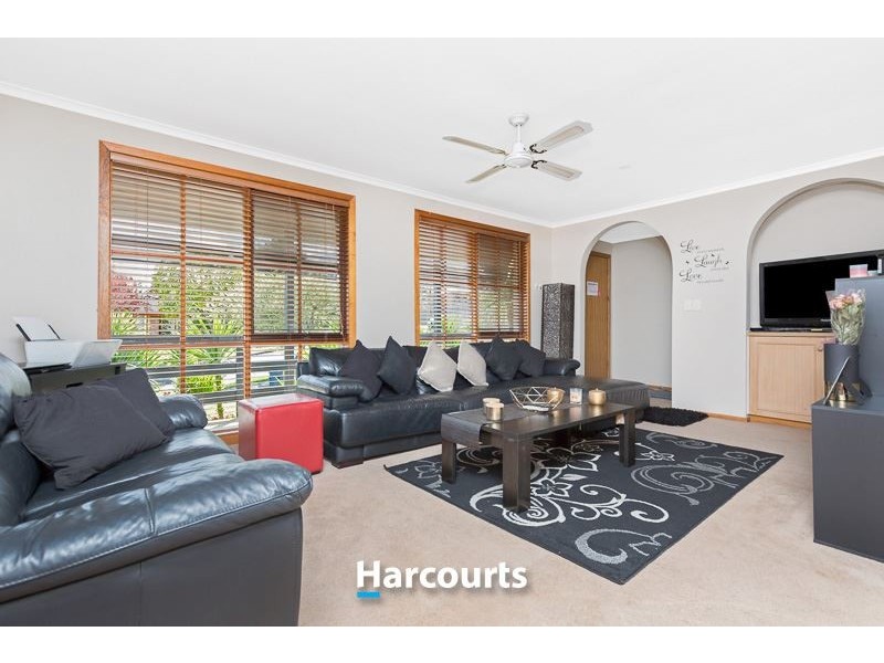 10 Mason Way, Berwick VIC 3806