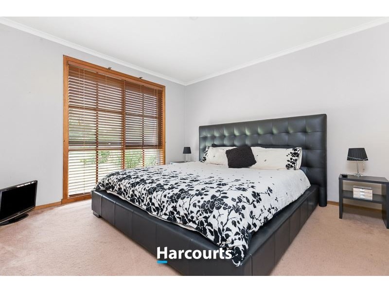 10 Mason Way, Berwick VIC 3806