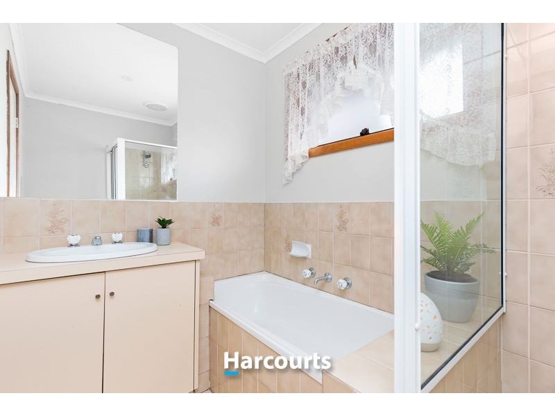 10 Mason Way, Berwick VIC 3806